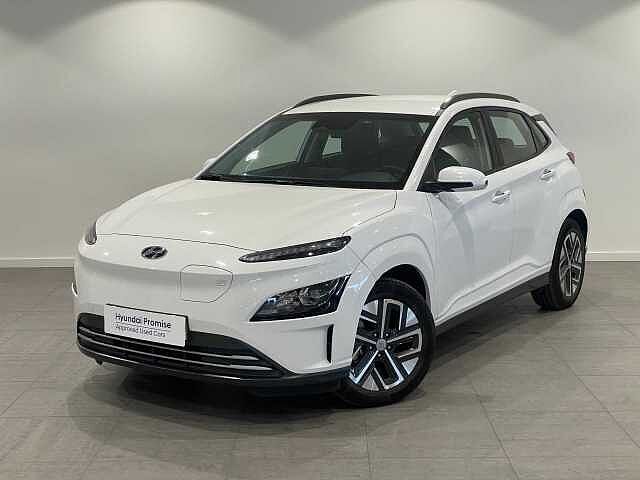 Serenity white Usado 2023 Hyundai Kona Style SUV | 29.890 € - Imagen 1/4