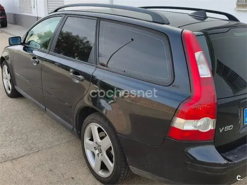 Usado Volvo V50 Summum 136 CV (100 kW) 2004 Negro Familiar