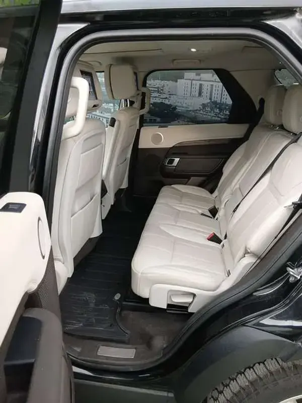 Usado Land Rover Discovery 5 HSE Luxury 258 CV (189 kW) 2017 Negro SUV