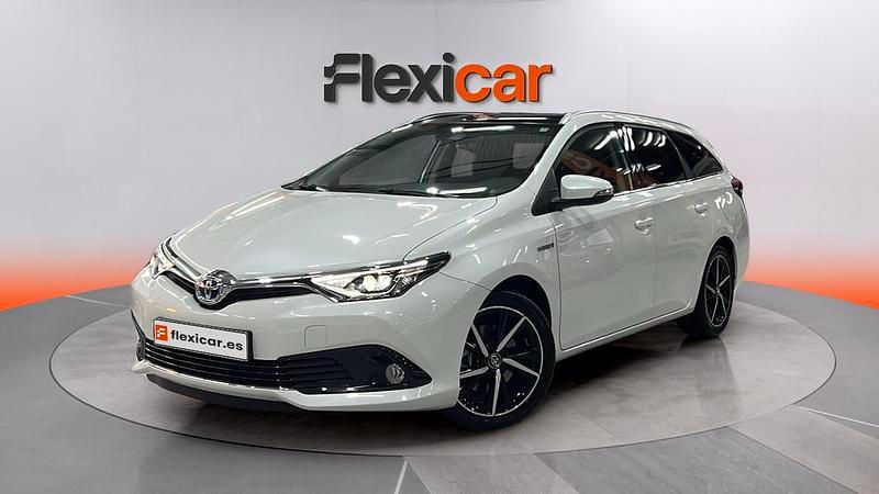 Usado Toyota Auris Hybrid Active 136 CV (100 kW) 2017 Blanco Familiar