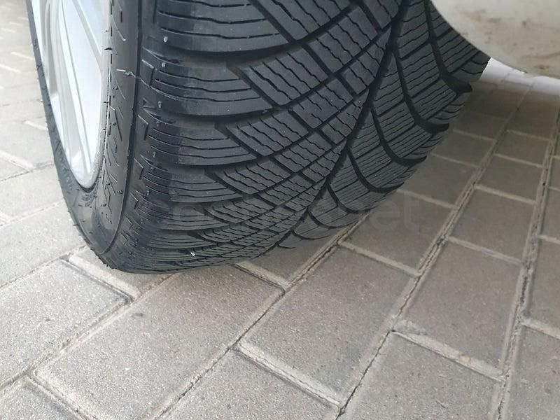 Usado Kia Carens 115 CV (84 kW) 2018 Blanco Monovolumen