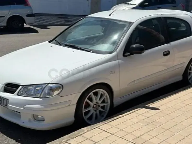 Usado Nissan Almera 114 CV (83 kW) 2002 Blanco Berlina