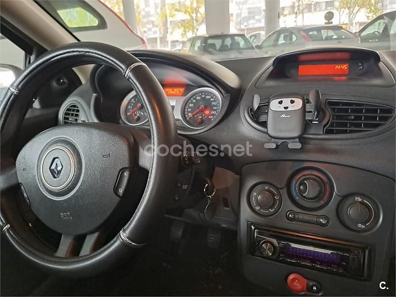 Gris / plata Usado 2006 Renault Clio II Authentique Berlina | 2500 € (Precio justo) - Imagen 1/4