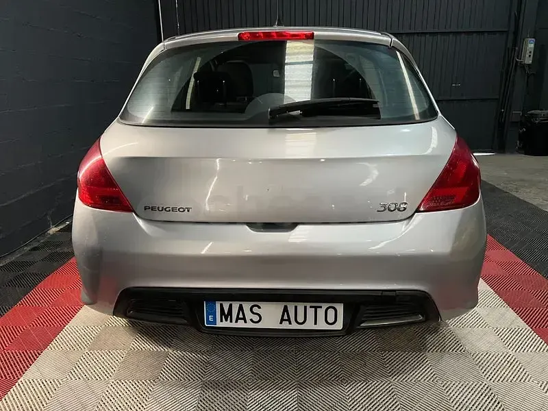 Usado Peugeot 308 90 CV (66 kW) 2010 Gris / plata Berlina
