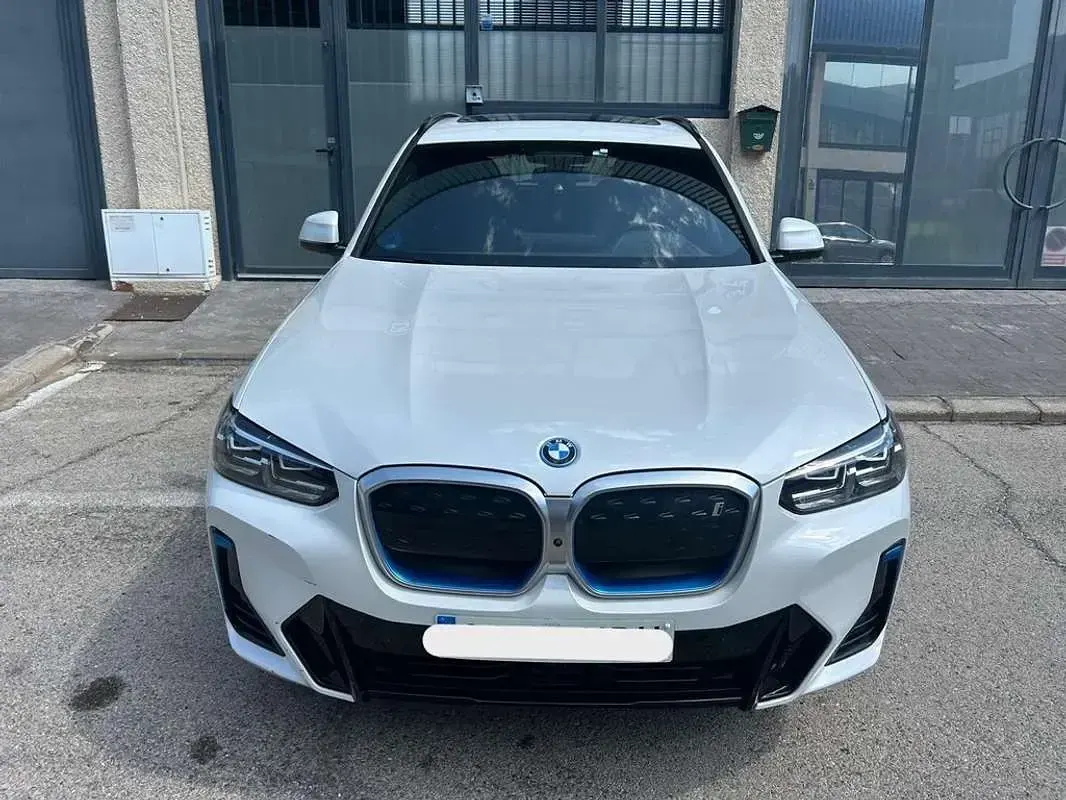 Usado BMW iX3 M Sport 210 kW (286 CV) 2023 Blanco SUV