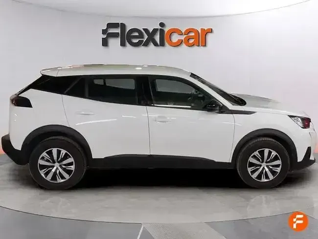 Usado Peugeot 2008 Active 100 CV (73 kW) 2022 Blanco SUV