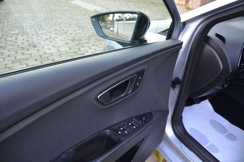Usado Seat Leon FR 150 CV (110 kW) 2020 Gris Familiar