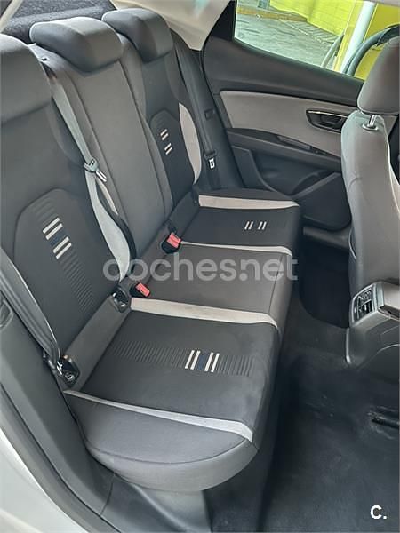 Usado Seat Leon Style 130 CV (95 kW) 2019 Blanco Berlina