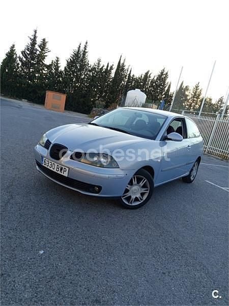 Gris / plata Usado 2002 Seat Ibiza Sport Berlina | 2000 € (Buen precio) - Imagen 1/4