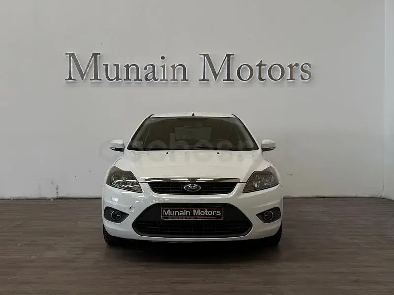 Käytetty Ford Focus Trend 90 HP (66 kW) 2010 Valkoinen Sedan