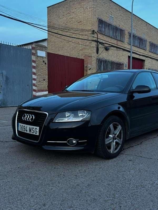 Usado Audi A3 Ambition 105 CV (77 kW) 2012 Negro Utilitario