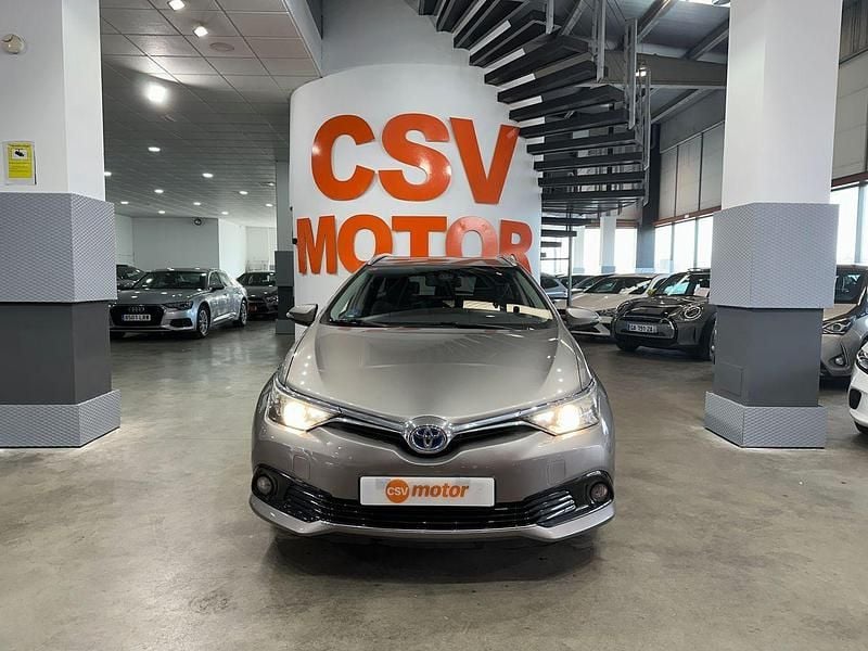Usado Toyota Auris Hybrid Active 136 CV (100 kW) 2017 Gris Familiar