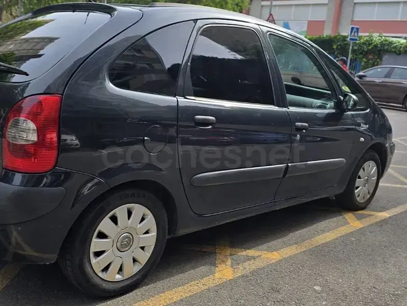 Usado Citroën Xsara Picasso Exclusive 110 CV (80 kW) 2006 Negro Monovolumen