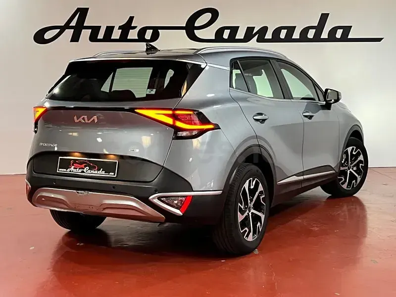 Usado Kia Sportage 180 CV (132 kW) 2022 Gris / plata SUV