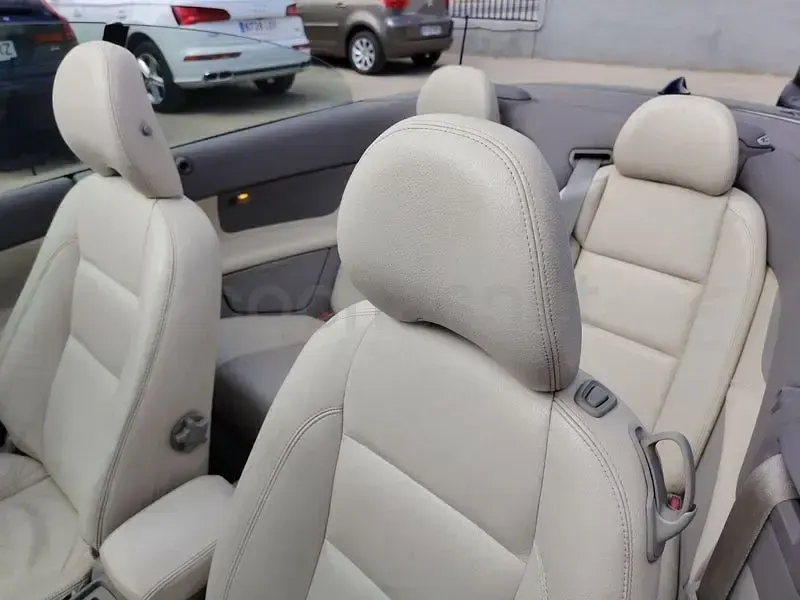 Usado Volvo C70 Summum 220 CV (161 kW) 2006 Negro Descapotable
