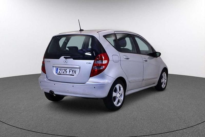 Usado Mercedes A180 Avantgarde 109 CV (80 kW) 2007 Plata Utilitario