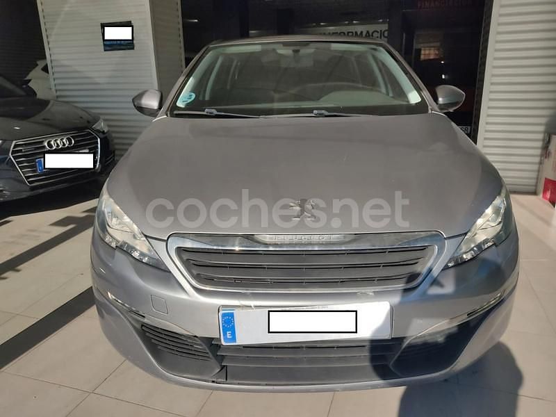 Usado Peugeot 308 SW Active 120 CV (88 kW) 2015 Gris / plata Familiar