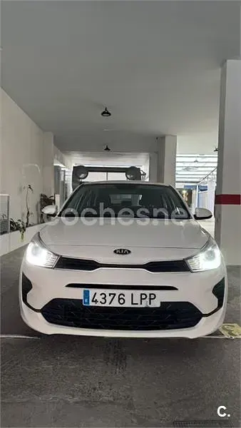 Usado Kia Rio 84 CV (61 kW) 2021 Blanco Berlina