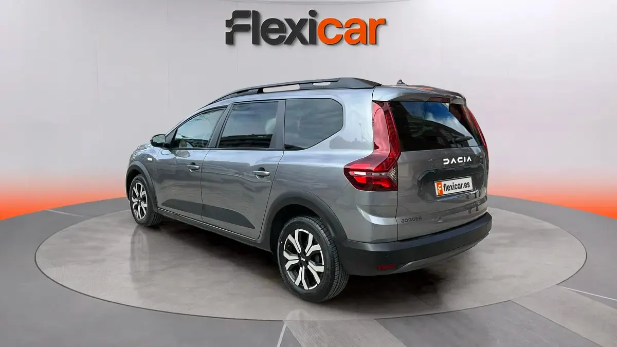 Usado Dacia Jogger Expression 110 CV (80 kW) 2024 Gris Monovolumen