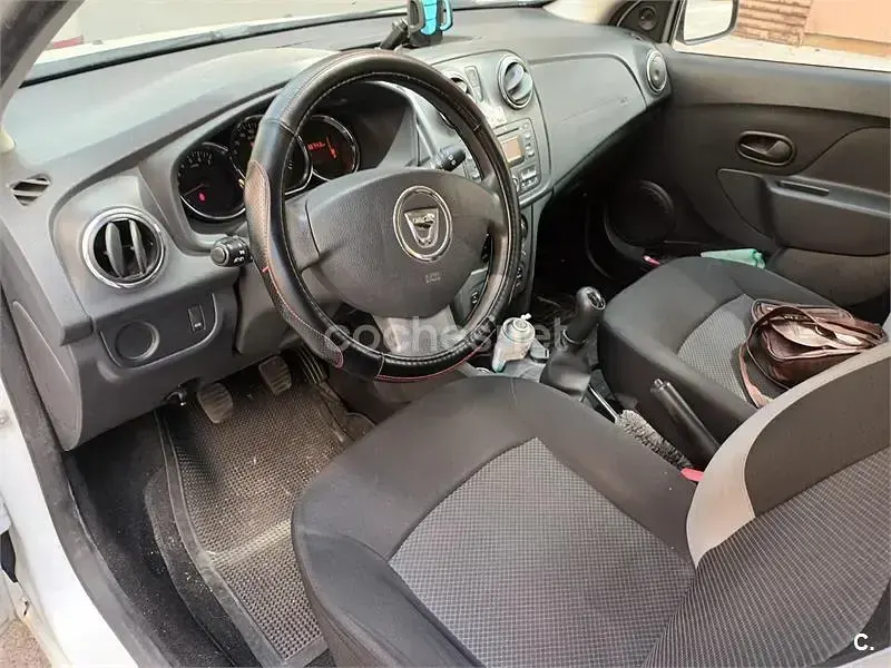 Usado Dacia Sandero Lauréate 75 CV (55 kW) 2016 Blanco Berlina