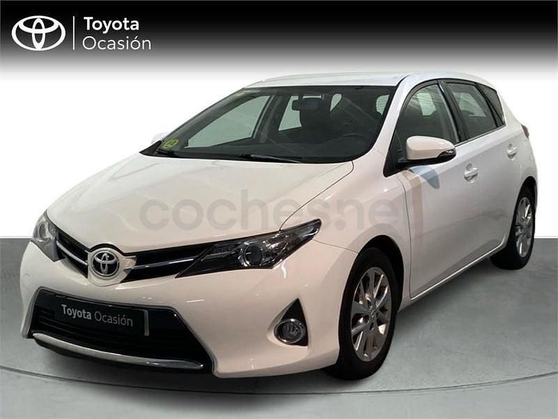 Usado Toyota Auris Active 90 CV (66 kW) 2014 Blanco Berlina