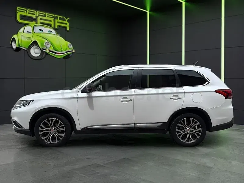 Usado Mitsubishi Outlander Motion 150 CV (110 kW) 2016 Blanco SUV