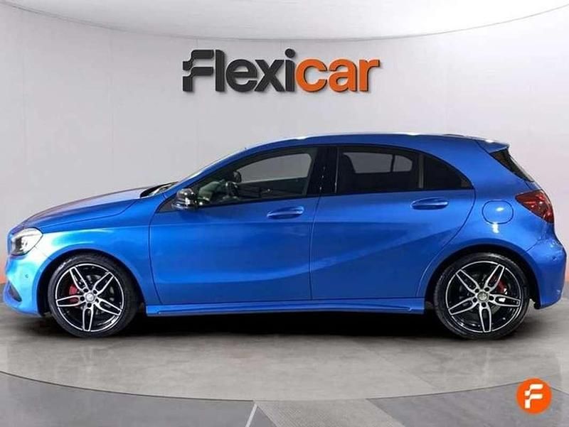 Usado Mercedes A200 Elegance 140 CV (102 kW) 2016 Azul Utilitario