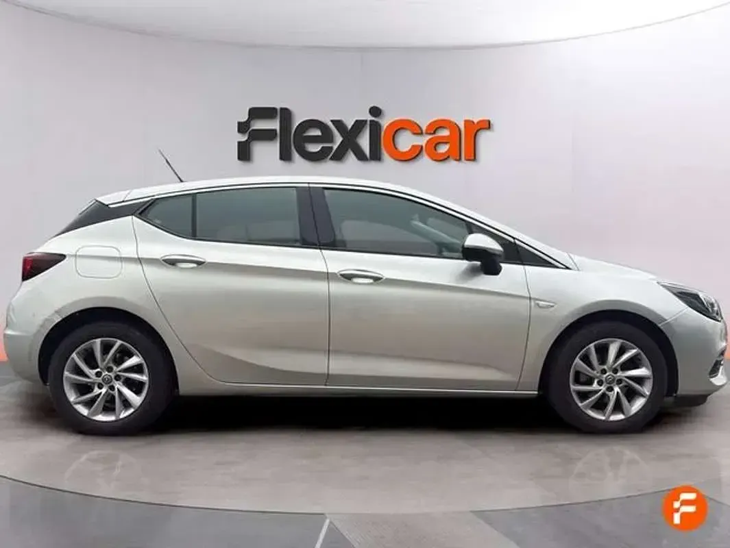 Usado Opel Astra Elegance 145 CV (106 kW) 2020 Gris Berlina
