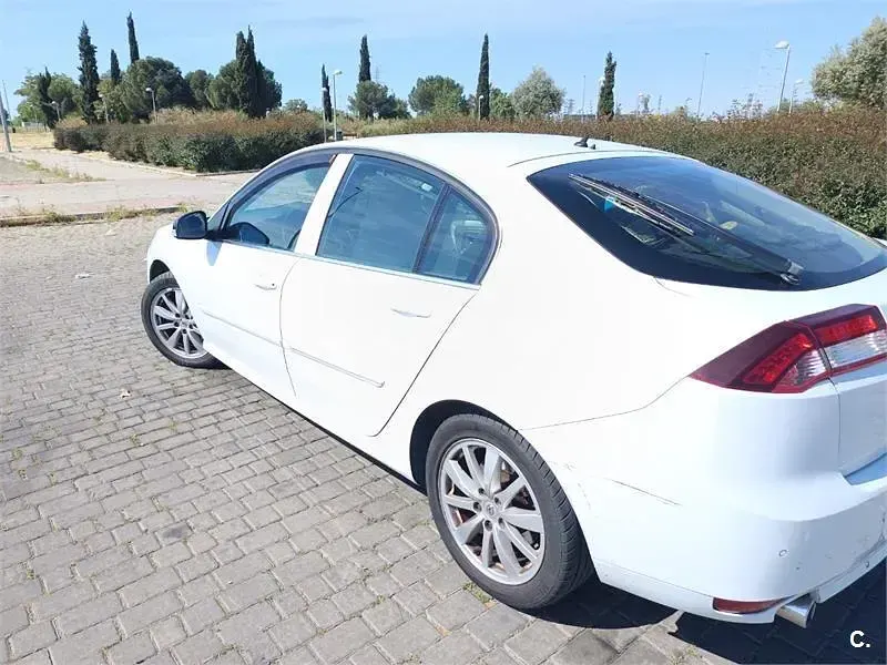 Usado Renault Laguna III Dynamique 130 CV (95 kW) 2013 Blanco Berlina