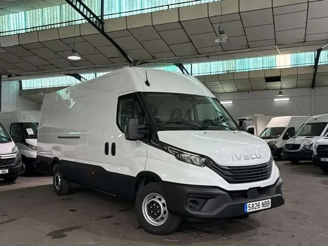 Usado Iveco Daily 160 CV (117 kW) 2025 Blanco Van