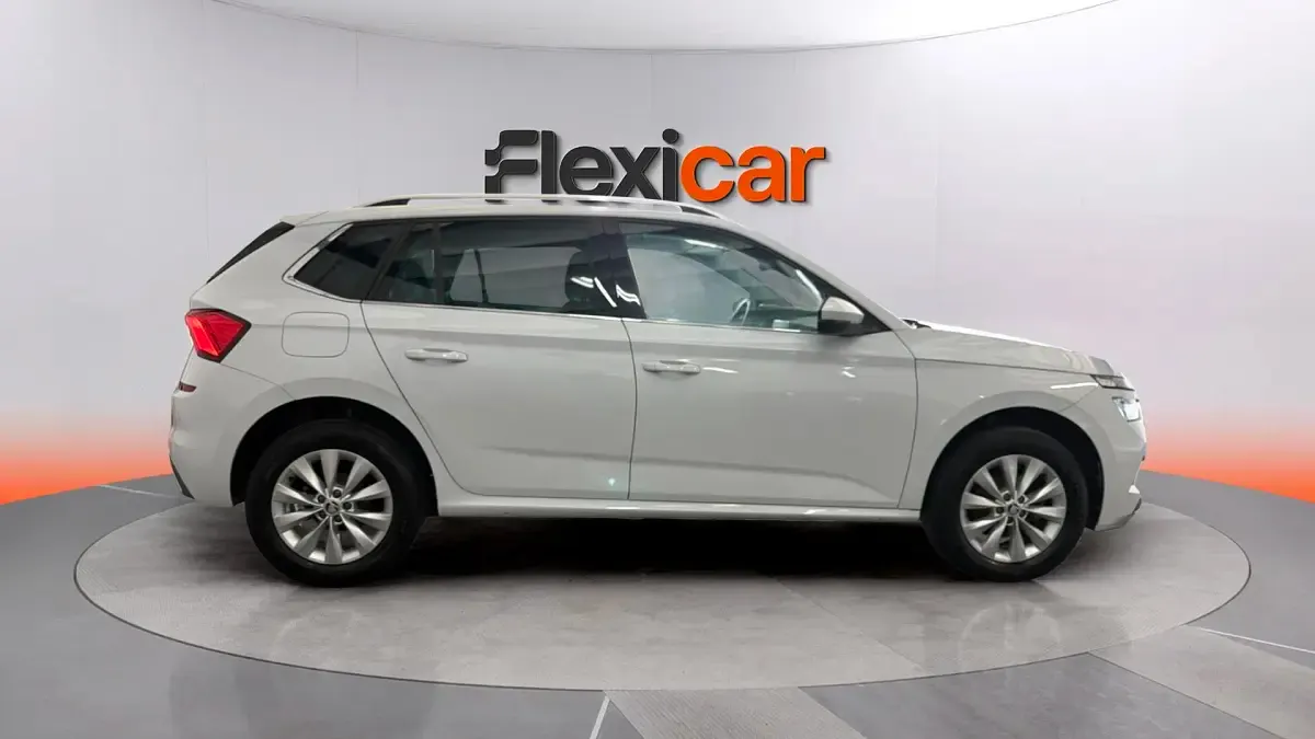 Usado Skoda Kamiq Monte Carlo 110 CV (80 kW) 2022 Blanco SUV