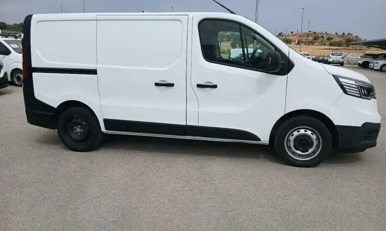 Usado Renault Trafic 120 CV (88 kW) 2018 Blanco Monovolumen