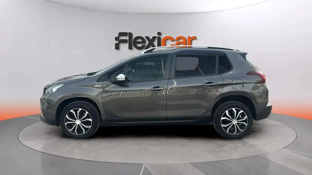 Usado Peugeot 2008 Style 82 CV (60 kW) 2018 Gris SUV