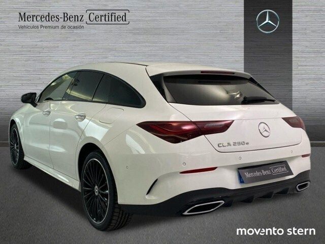 Usado Mercedes CLA250e 218 CV (160 kW) 2024 Blanco polar Berlina