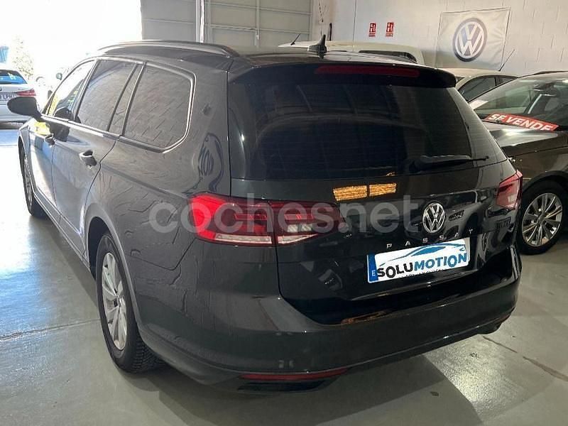 Usado VW Passat 120 CV (88 kW) 2020 Negro Familiar