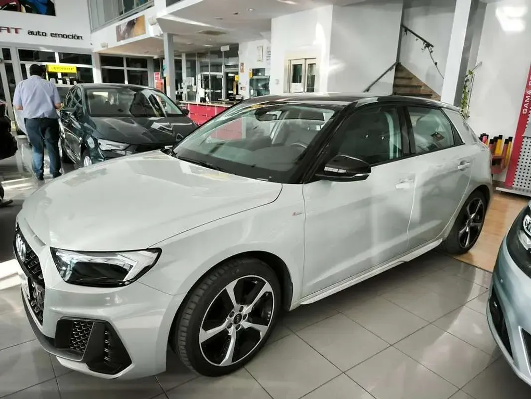Usado Audi A1 Sportback S-Line 95 CV (69 kW) 2023 Gris Utilitario
