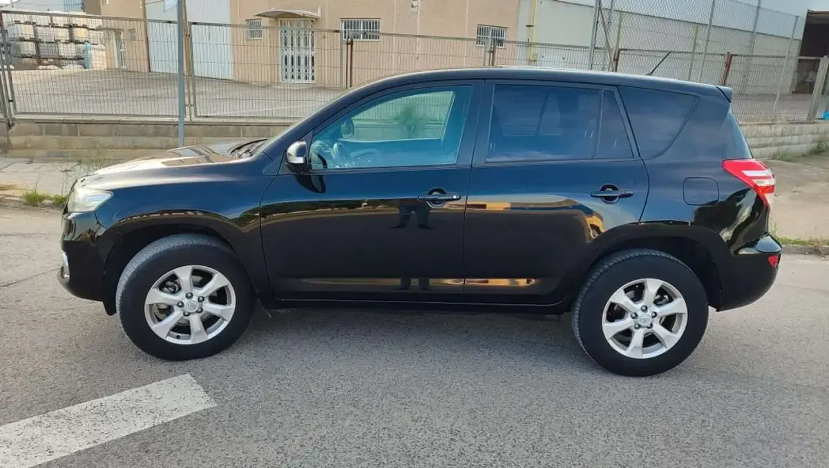 Usado Toyota RAV4 Active 150 CV (110 kW) 2011 Negro SUV