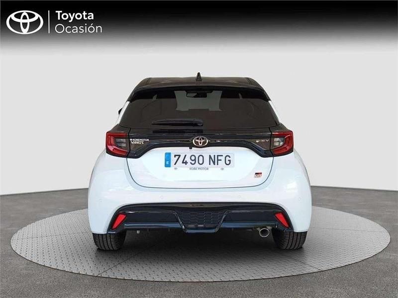 Usado Toyota Yaris Hybrid Plus 131 CV (96 kW) 2025 Monovolumen