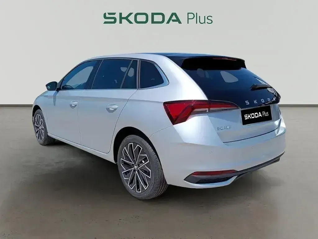 Nuevo Skoda Scala 115 CV (84 kW) 2025 Gris Utilitario
