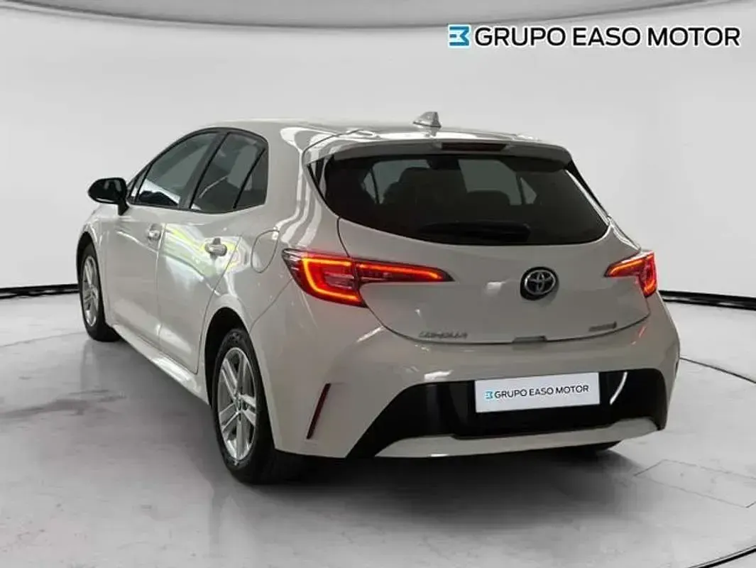 Usado Toyota Corolla Active 122 CV (89 kW) 2022 Blanco Berlina