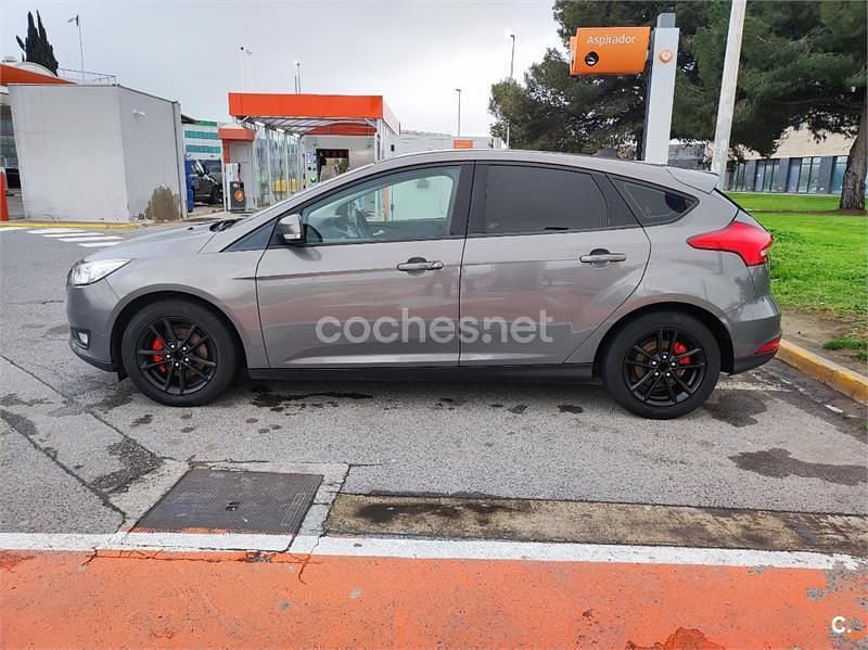 Brugt Ford Focus Trend 125 HK (91 kW) 2015 Grå Sedan