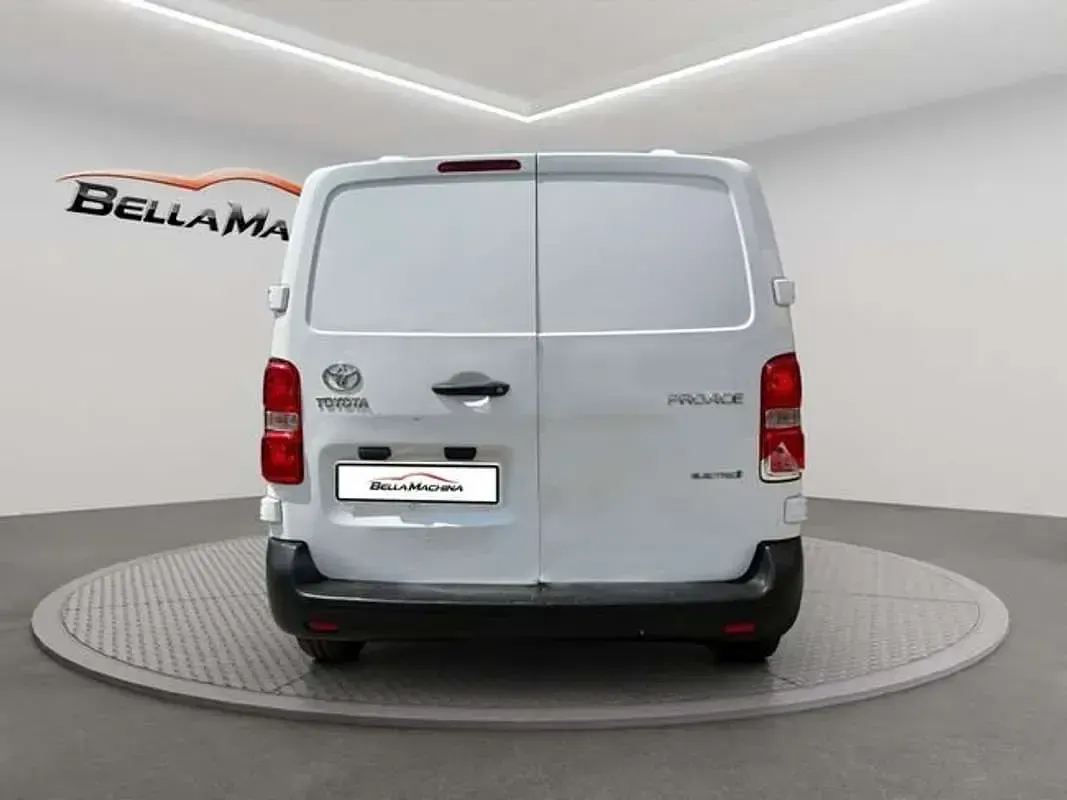 Usado Toyota Proace 100 kW (136 CV) 2022 Blanco Monovolumen