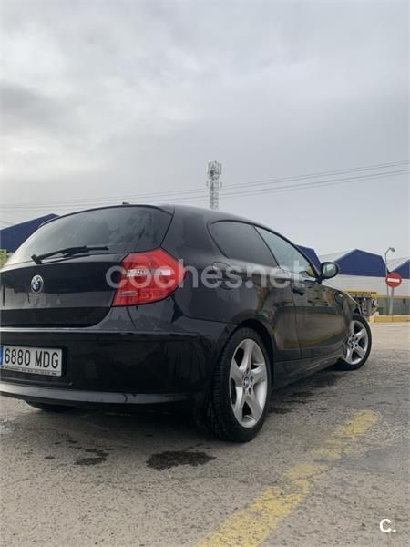Usado BMW 116 115 CV (84 kW) 2011 Negro Utilitario