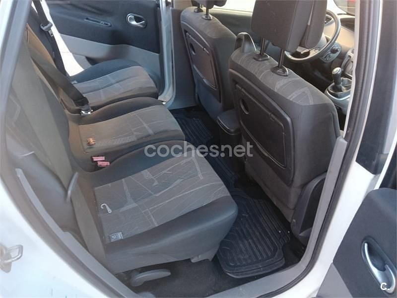 Usado Renault Scénic II Authentique 115 CV (84 kW) 2005 Blanco Monovolumen
