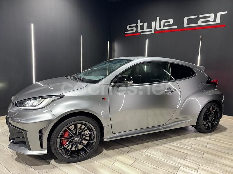 Nuevo Toyota Yaris 280 CV (205 kW) 2025 Gris / plata Berlina