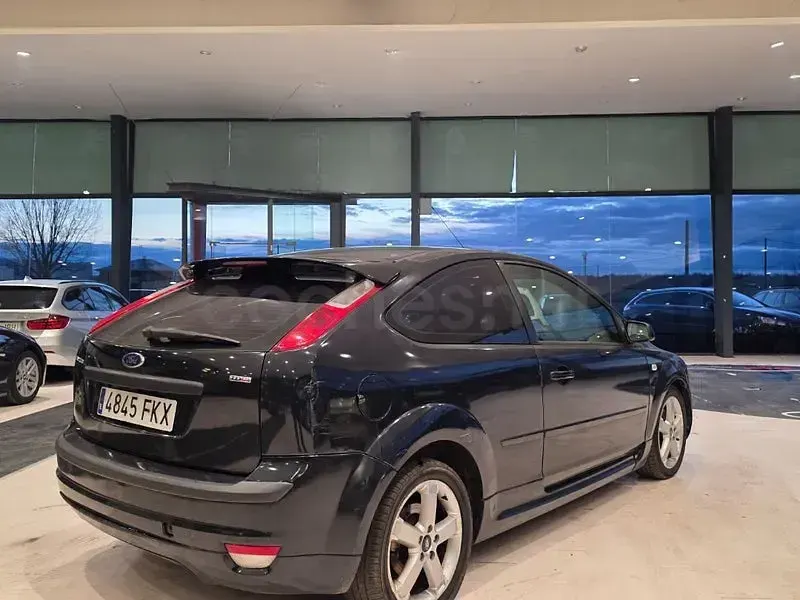 Usado Ford Focus Sport 115 CV (84 kW) 2007 Negro Berlina
