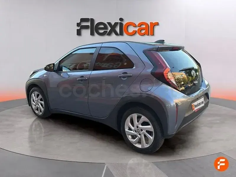 Usado Toyota Aygo X 72 CV (52 kW) 2024 Gris / plata SUV