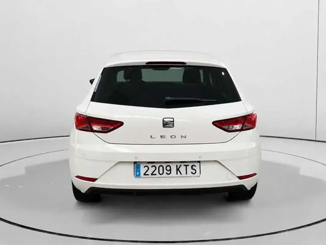 Usado Seat Leon Style 116 CV (85 kW) 2019 Blanco Utilitario