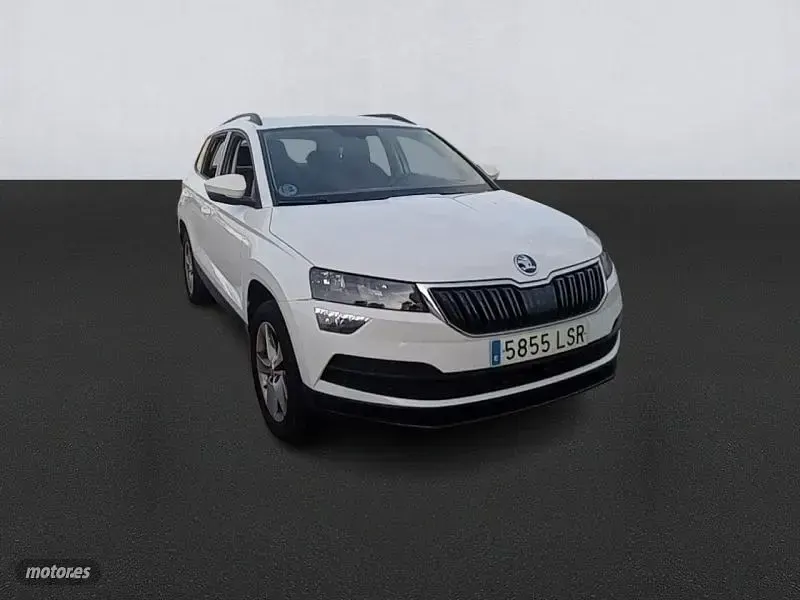 Usado Skoda Karoq Ambition 150 CV (110 kW) 2021 Blanco SUV