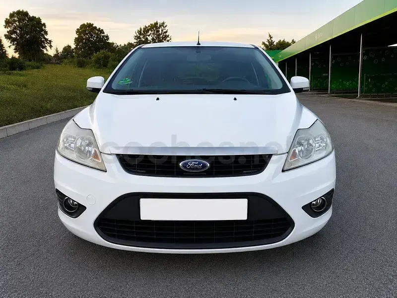 Usado Ford Focus Trend 115 CV (84 kW) 2009 Blanco Berlina